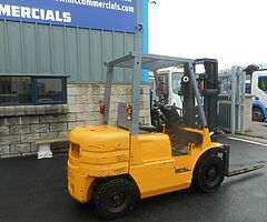 FOR SALE: 2.5 Tonne Mitsubishi Forklift