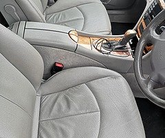 Mercedes Benz 2007 e320 CDI - Image 6/8