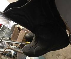 Motorbike boots £20 for each n £30 for the gear or 60 for all