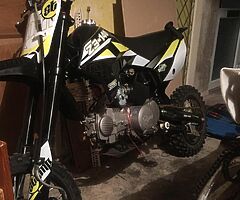 Pit bike