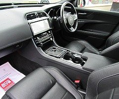 2016 Jaguar XE - Image 7/10