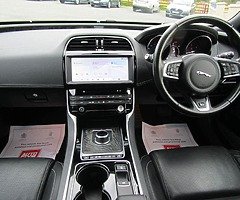 2016 Jaguar XE - Image 9/10