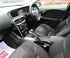 2017 Volvo V40 - Image 7/10
