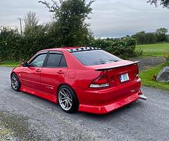 Red Is200 - Image 3/8