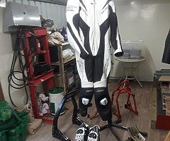 Full set of leathers boots and gloves