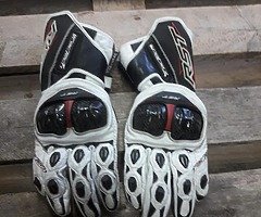 Full set of leathers boots and gloves