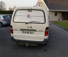 04 Toyota Hiace - Image 4/10