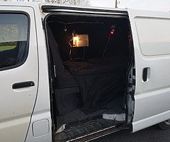 04 Toyota Hiace - Image 6/10