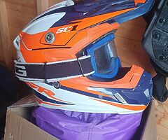 Helmet and armour - Image 3/3