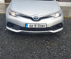 Toyota auris hybrid auto