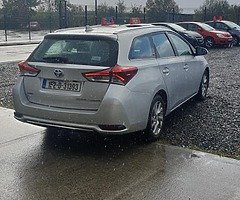 Toyota auris hybrid auto