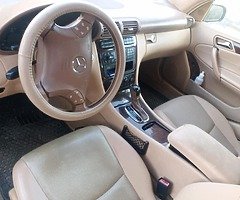 سيارة بيت c240 2003  4matic 70764548  السعر ٣٠ مليون - Image 3/10