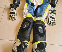 motorbike gear leathers helmet boots glover