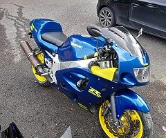 Suzuki gsxr 600 srad