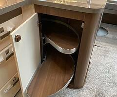 CARAVAN - Image 8/10