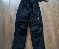 Motorbike trousers and panniers - Image 3/4