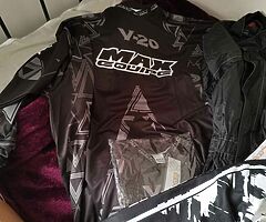 Only 2 remaining size large and 2xl