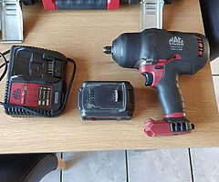 MAC TOOLS impact guns and sockets