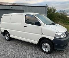 2008 TOYOTA HIACE SWB D-4D