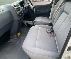 2008 TOYOTA HIACE SWB D-4D