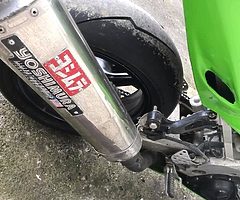 Kawaski ZX9R track bike