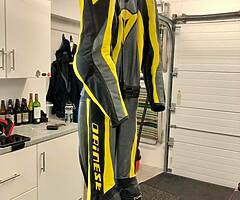Dainese 2-piece leather suit - Image 3/7