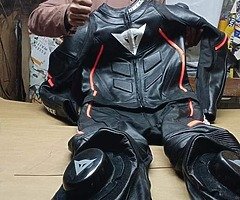 Customized suit included boots gloves complete set with top quality in best price of 430£