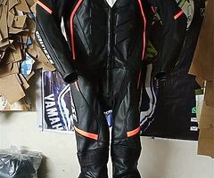 Customized suit included boots gloves complete set with top quality in best price of 430£ - Image 5/10