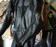 Customized suit included boots gloves complete set with top quality in best price of 430£ - Image 7/10