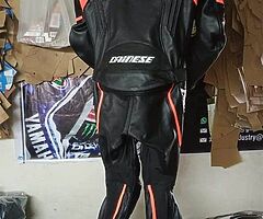 Customized suit included boots gloves complete set with top quality in best price of 430£ - Image 8/10
