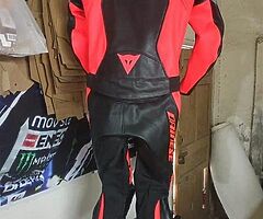 Customized suit included boots gloves complete set with top quality in best price of 430£ - Image 9/10