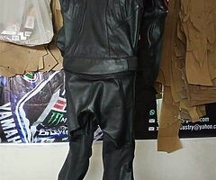 Customized suit included boots gloves complete set with top quality in best price of 430£ - Image 10/10