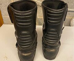 Men’s motorbike boots. Size 9. Good condition. £25 - Image 3/5