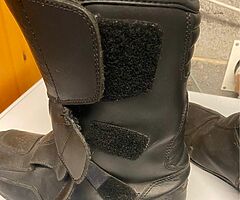 Men’s motorbike boots. Size 9. Good condition. £25 - Image 4/5