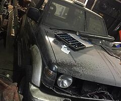Full 93 2.5 pajero for breaking