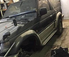 Full 93 2.5 pajero for breaking