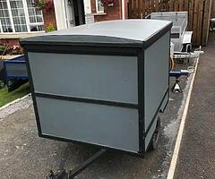 Dog trailer