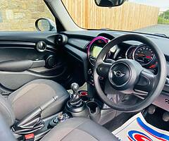 2017 MINI COOPER D - Image 4/10