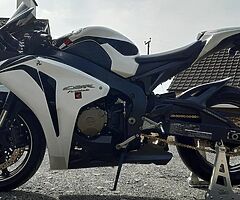 HONDA CBR-1000 RR8 FIREBLADE - Image 8/10