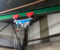Swivel crane with 1 tonne winch