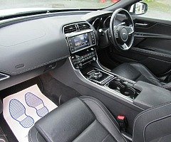 2017 Jaguar XE - Image 7/10