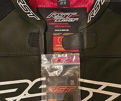 RST leather suit and boots used once like new - Image 3/8