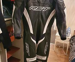 RST leather suit and boots used once like new - Image 8/8