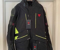 Dianese gortex 2 piece motorcycle suit

Brand new / unused

Also dianese size 10 touring boots also