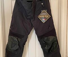 Dianese gortex 2 piece motorcycle suit

Brand new / unused

Also dianese size 10 touring boots also - Image 3/4