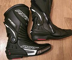 RST boots wore once like new - Image 4/4