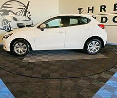 2017 MAZDA 2 SE, LOW LOW MILAGE