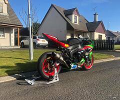 Zx6r race bike