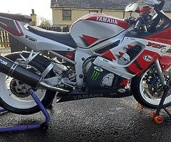 Yamaha R6