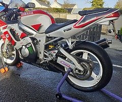 Yamaha R6 - Image 3/6